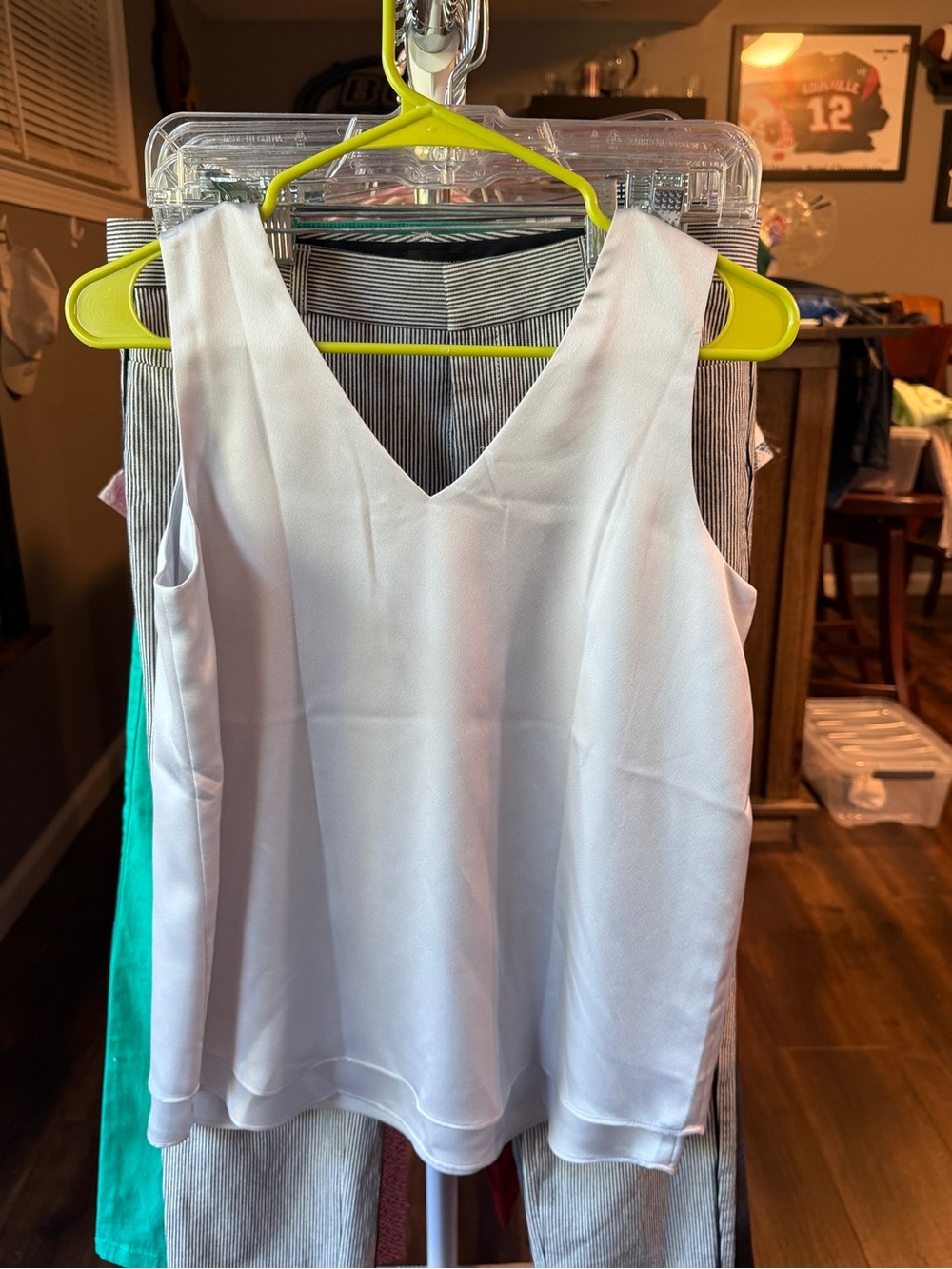 Ann Taylor White V-Neck Sleeveless Camisole